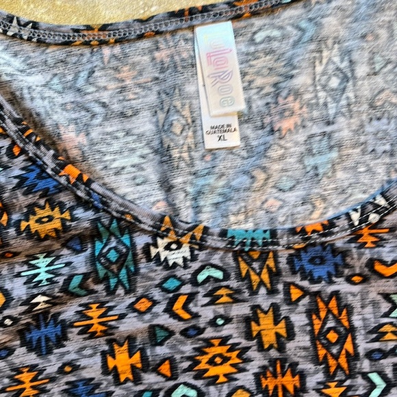 LuLaRoe Lynnae Aztec Print Long Sleeve Tee XL - Picture 2 of 10
